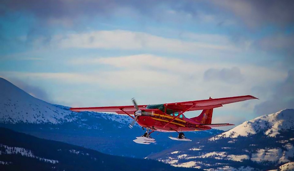 Día Ártico: Vista de pájaro de Whitehorse | Vuelo Cessna